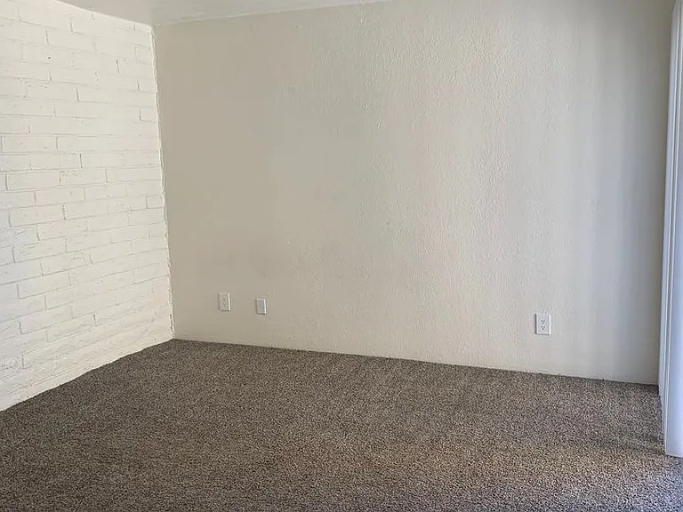 Taylor Heights Apartments — Photo 40
