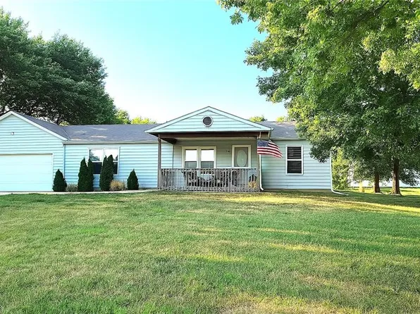 319 E 8th St, Wellsville, KS 66092