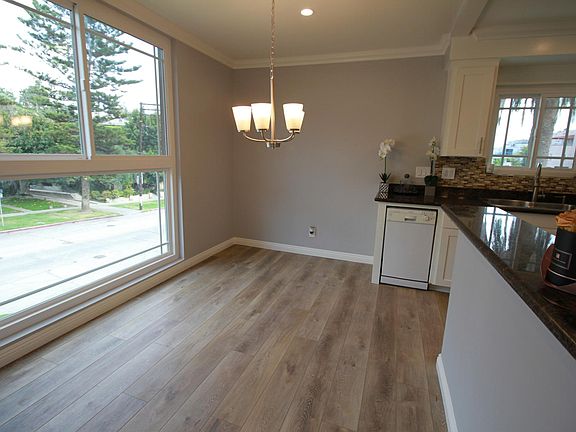 4th image of 2261 N Beachwood Dr #1