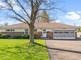 4 James Dr, Loudonville, NY 12211