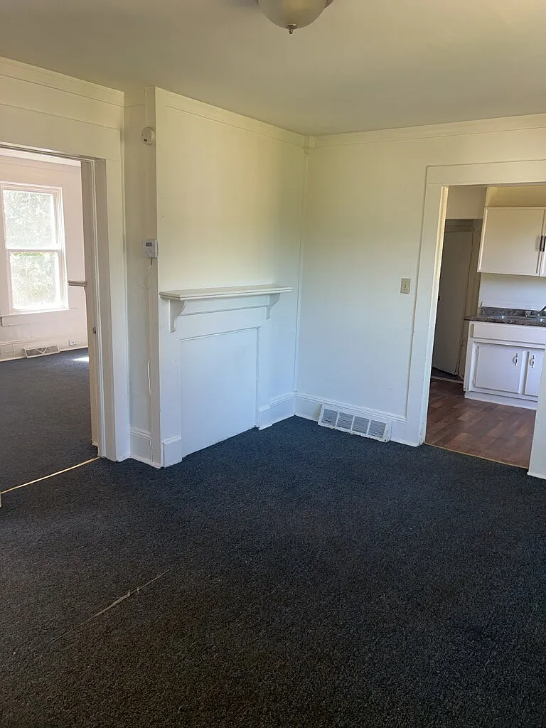 2 bed, 1.0 bath, $1,100 — Photo 4