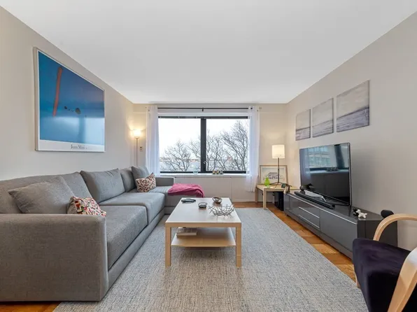 65 E India Row APT 4D, Boston, MA 02110