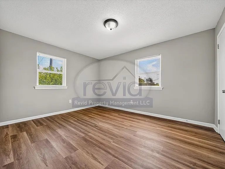 708 Hastings — Photo 37
