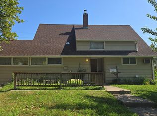 2 Aster Ln, Levittown, PA 19055