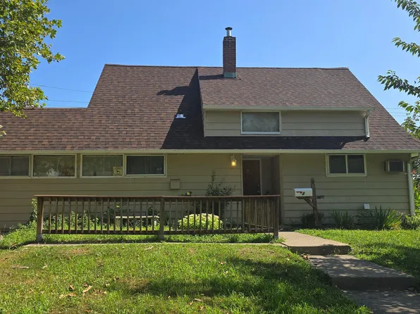 2 Aster Ln, Levittown, PA 19055