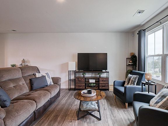 5th image of 864 Sequoia Dr