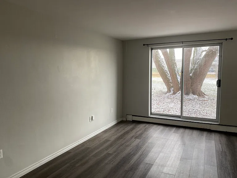 86 Oakville Ave — Photo 12