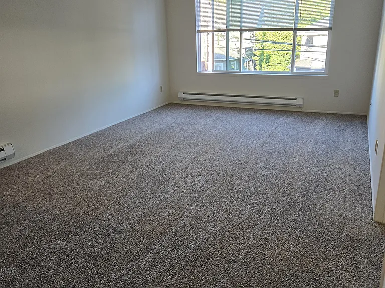5240 15th Ave NE #404 — Photo 9