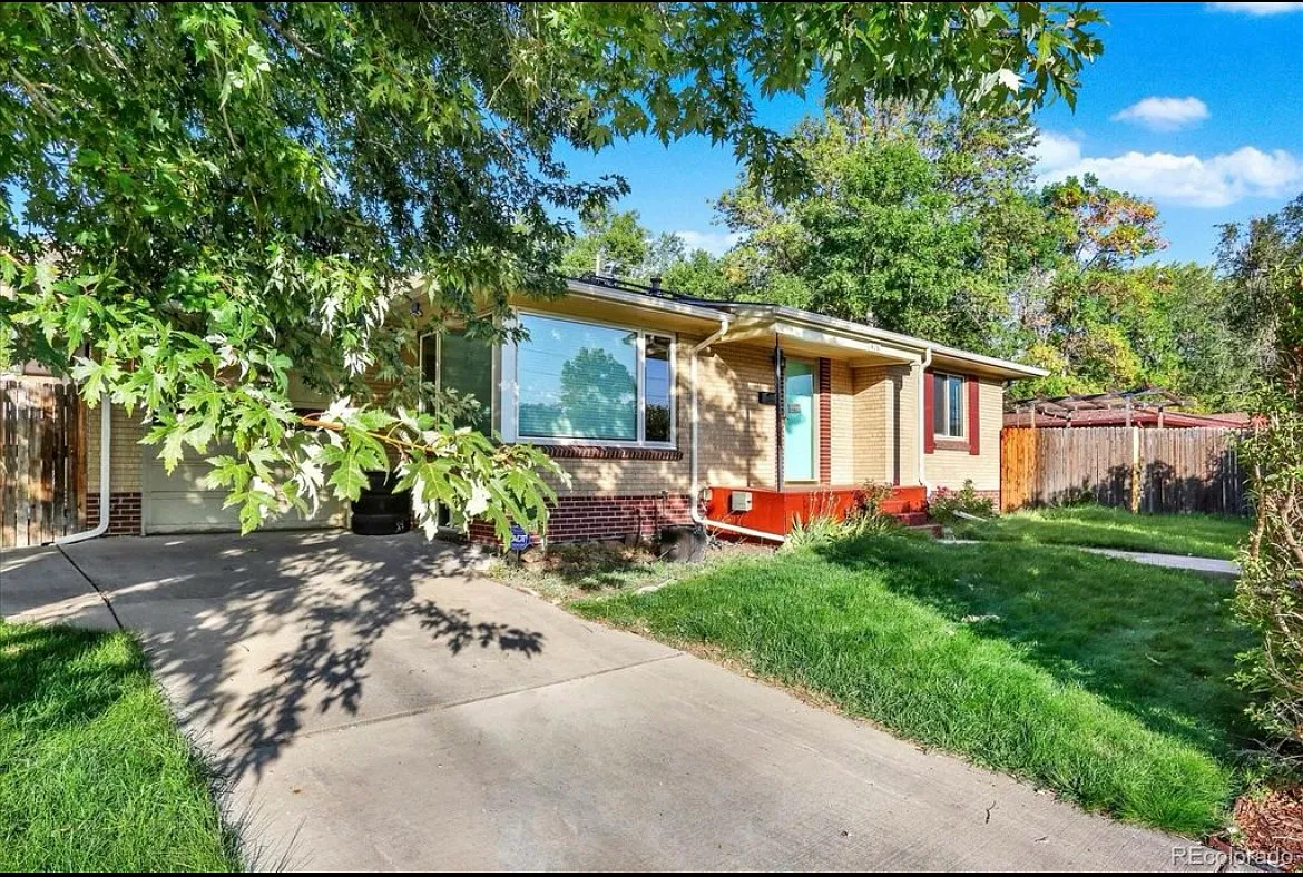 2 bed, 900 sqft, $1,800 — Photo 1