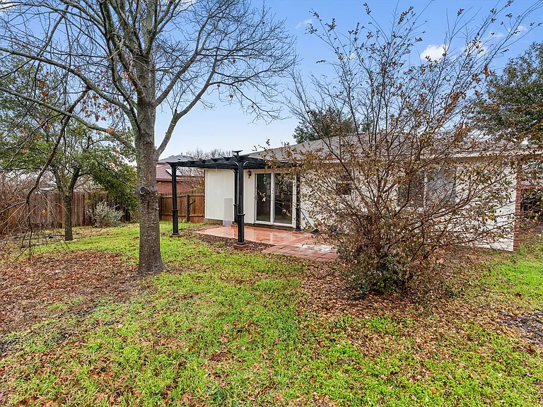 107 McCarthur Dr — Photo 18