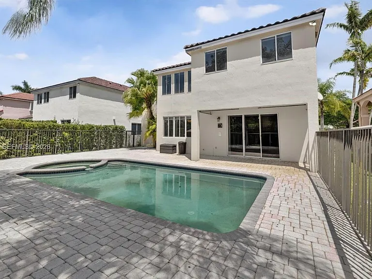 1115 Camellia Cir — Photo 8