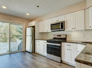 10 Cameo Ct, Franklin Park, NJ 08823