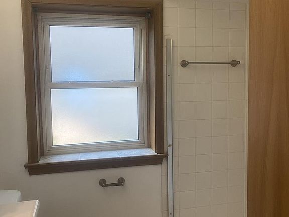 5th image of 1521 Balmoral Ave #1N