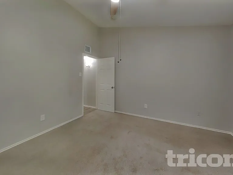 7811 Bluff Trail Dr — Photo 7