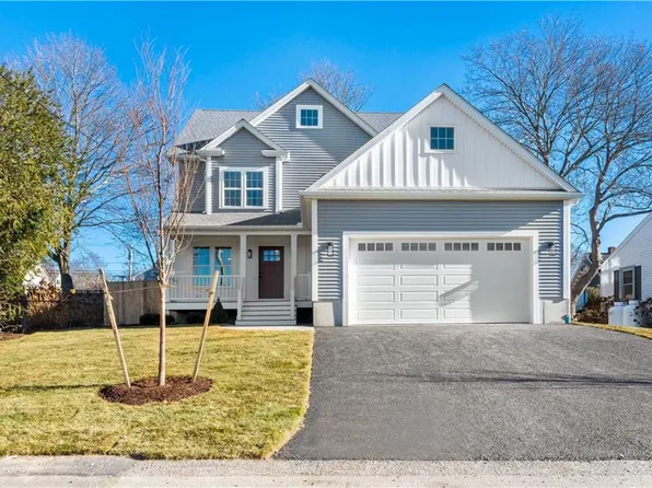 70 Magnolia St, Bristol, RI 02809