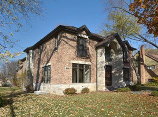628 W Larkdale Ln, Mount Prospect, IL 60056