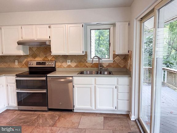 5th image of 542 Jonathan Rd
