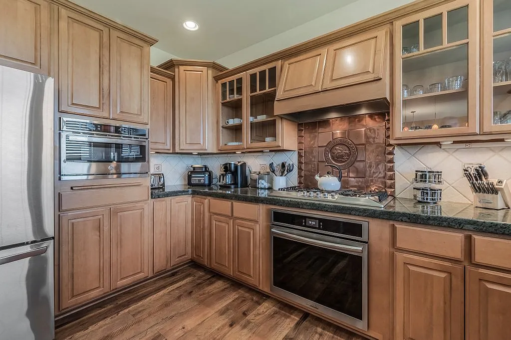 4 bed, 4.5 bath, 4075 sqft, $5,000 — Photo 3