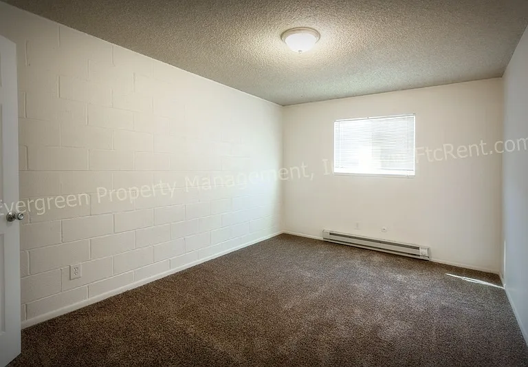 2034-2036 W Plum St — Photo 11