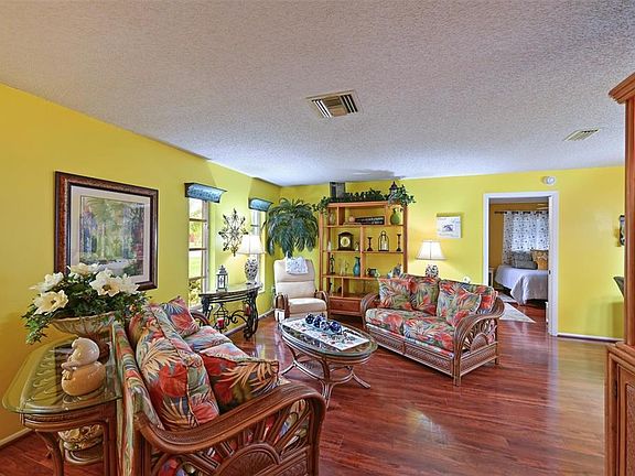 4th image of 811 ALDERWOOD WAY