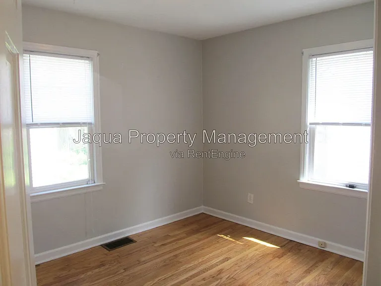 1324 Waverly Dr — Photo 8