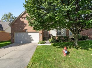 1152 Churchill Cir, Rochester, MI 48307