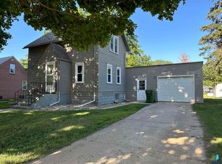 712 S Cherry St, Freeman, SD 57029