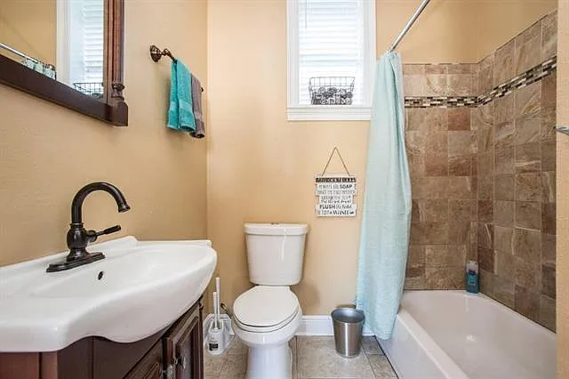 512 Pelican St #B — Photo 13