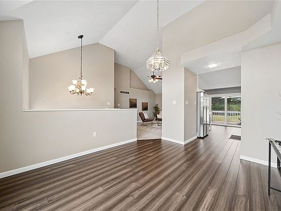 5th image of 104 Caitlin Ct