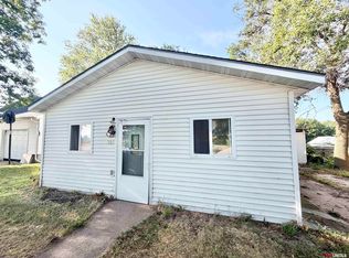 105 W Saline St, Blue Hill, NE 68930