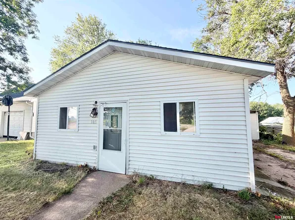 105 W Saline St, Blue Hill, NE 68930
