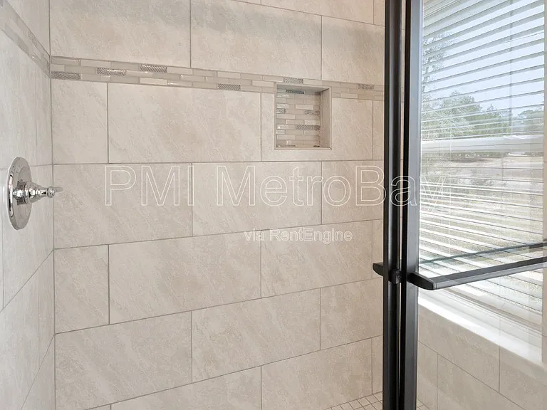 9461 N Sandree Dr — Photo 25