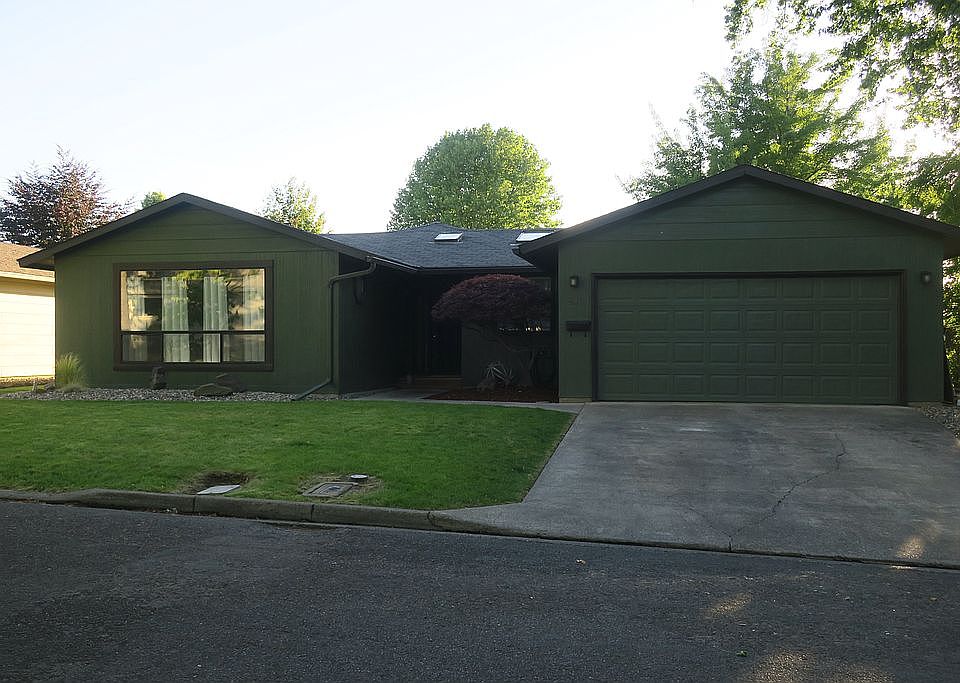1st image of 410 SE Hillcrest Dr