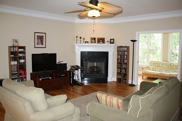 2nd image of 4 Perkins Ct