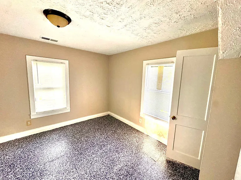 2597 Henderson St — Photo 9