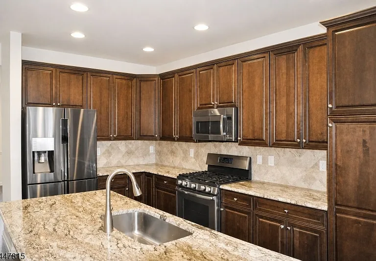 9 Cortland Pl — Photo 4