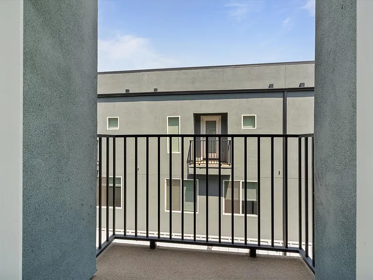 1818 W Earll Dr — Photo 37