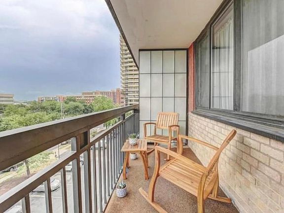 4th image of 801 N Pitt St APT 414