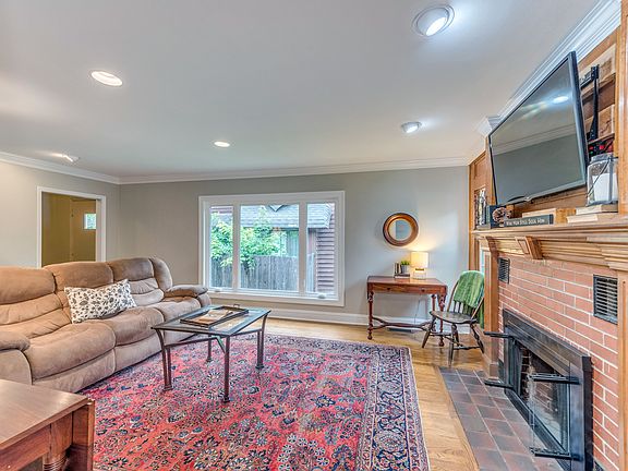 5th image of 2130 Nachtman Ct