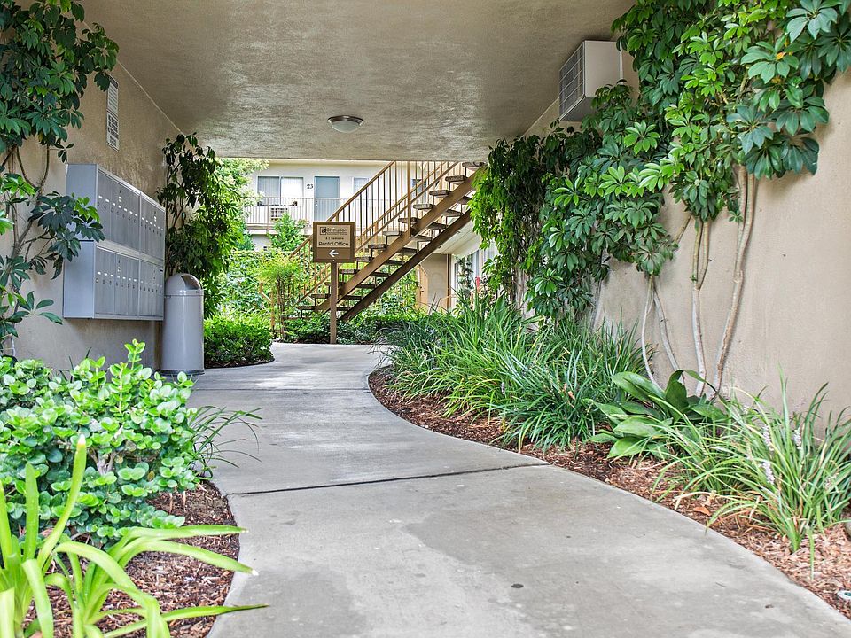 1st image of 6252 Comstock Ave #23