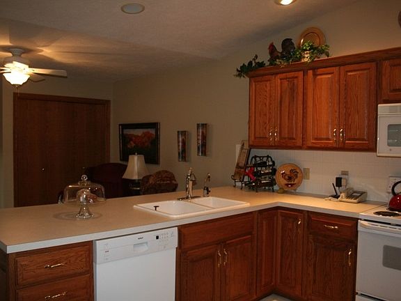 4th image of 2805 Westminster Dr