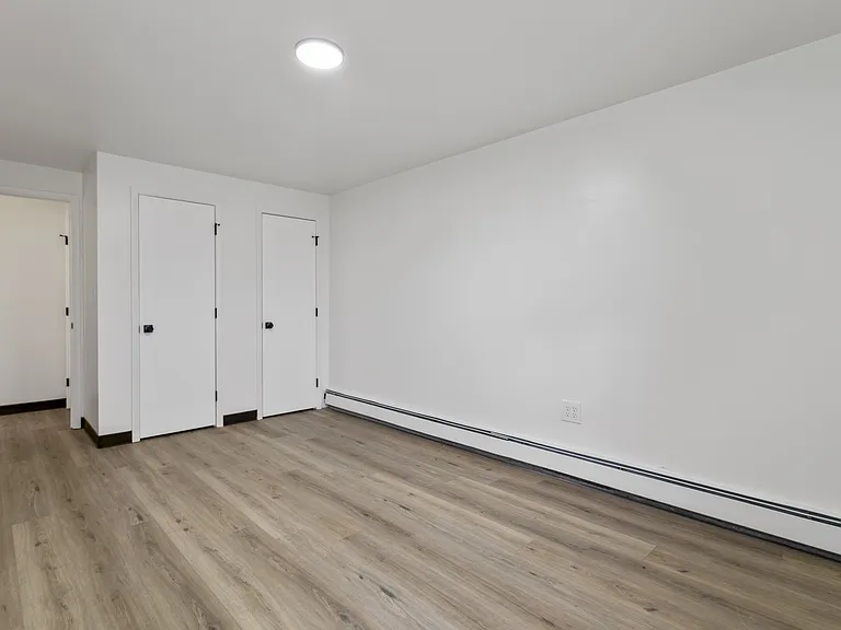 Wehnwood Court Apartments — Photo 21
