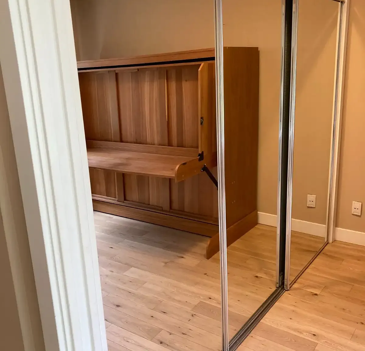 2 bed, 1000 sqft, $4,400 — Photo 2