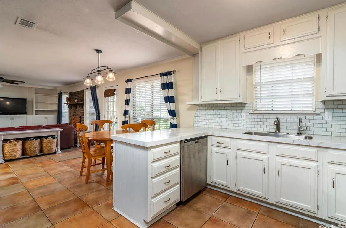 44 Bradford Dr — Photo 3