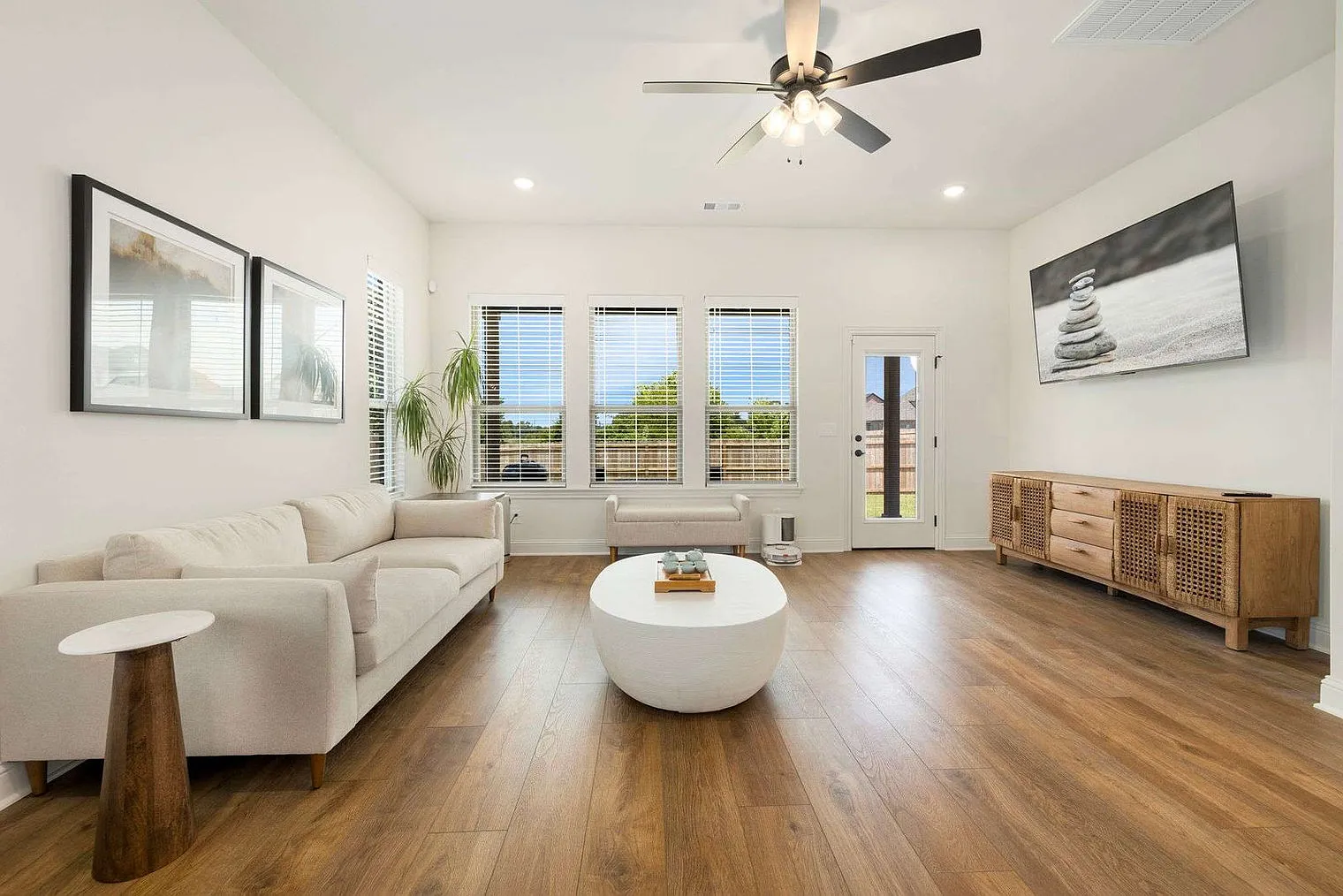 4 bed, 3.0 bath, 2572 sqft, $6,852 — Photo 1