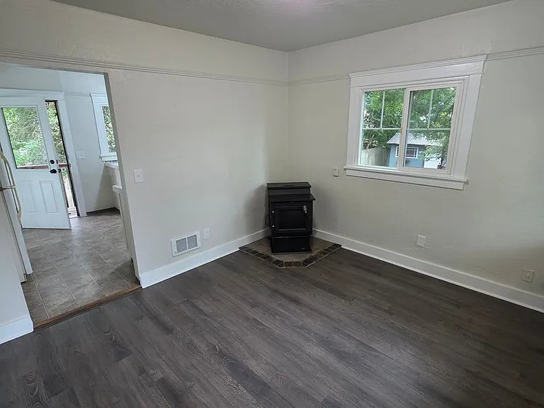 340 N Grove Ct — Photo 2