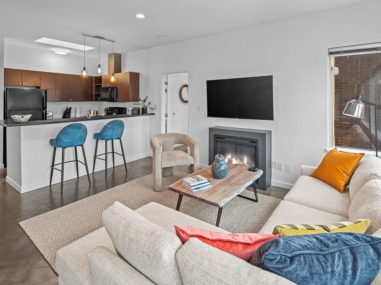 2 bed, 900 sqft, $4,000 — Photo 3