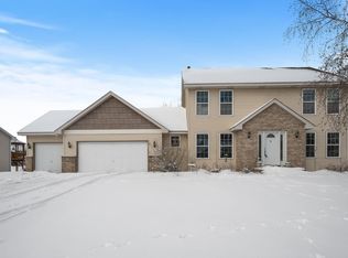 915 Sterling St S, Maplewood, MN 55119