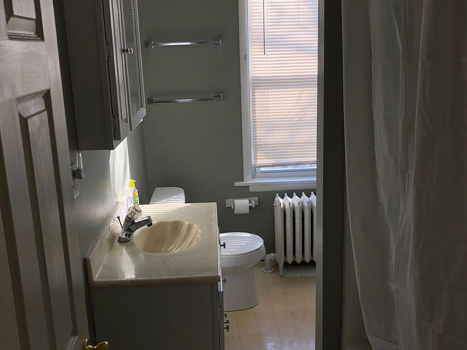 Full bath with closet