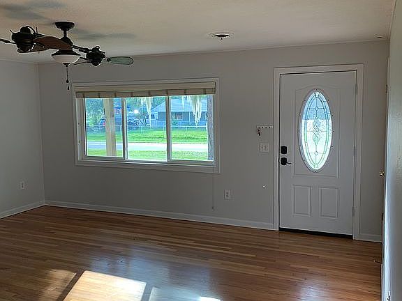3rd image of 717 NE 39th Ct